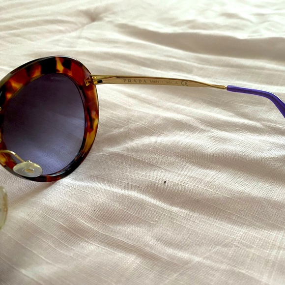 Prada Large Round Tortoiseshell Sunglasses SPR16Q - Picture 4 of 10